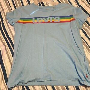 Small Levi’s tshirt